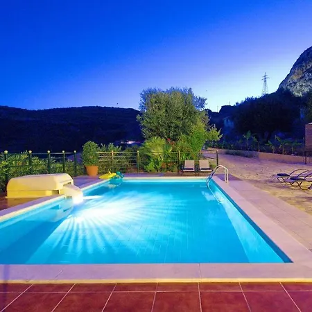 Kato Sleeps 8 * Kateleios