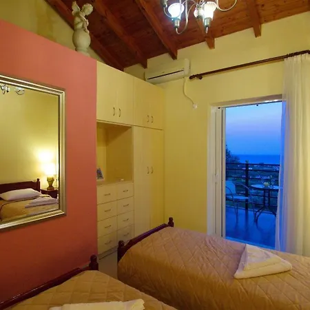 וילה Kato Sleeps 8
